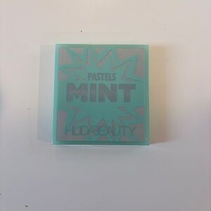 HUDA BEAUTY Mint Pastels Palette